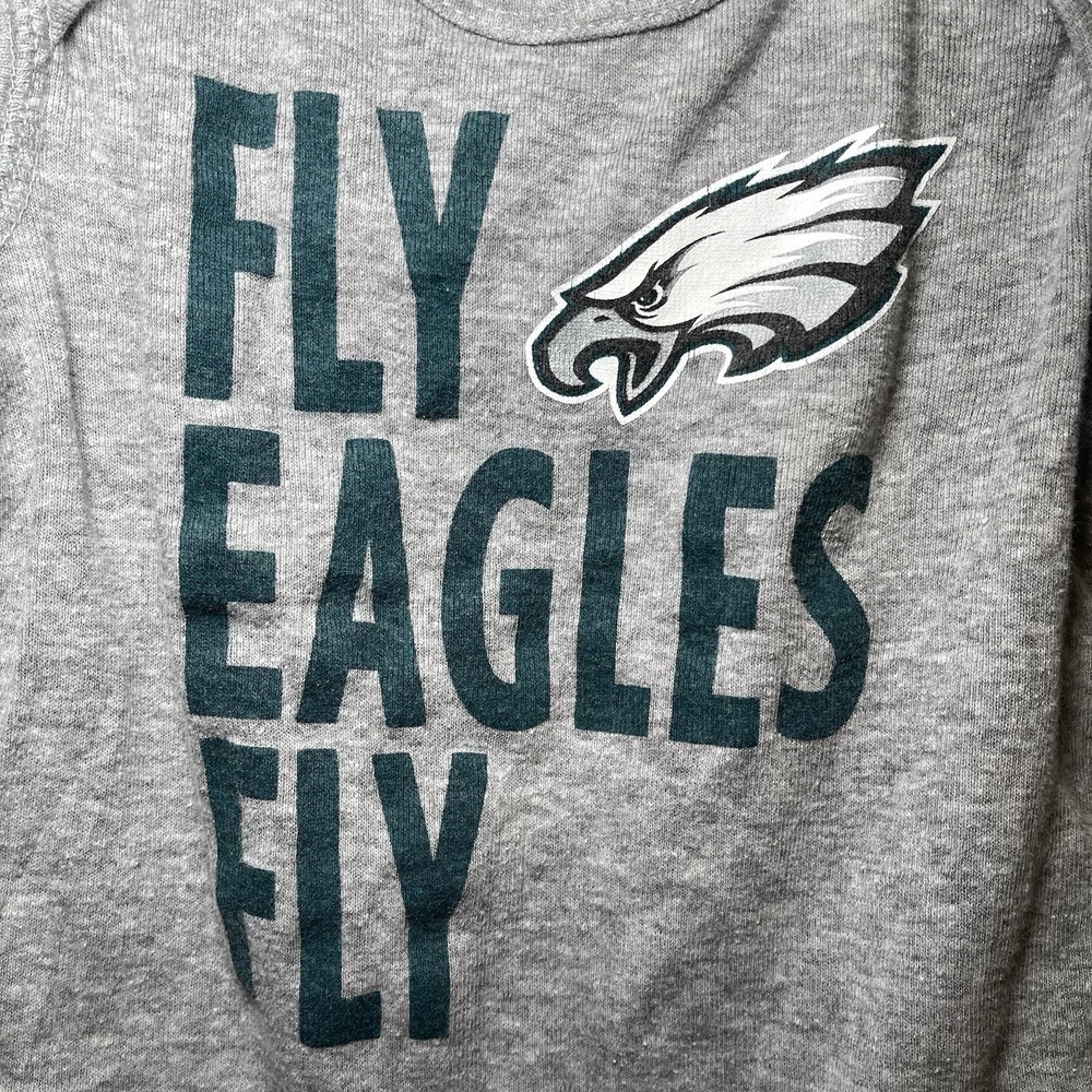 Philadelphia Eagles Baby Bodysuit Gray "Fly Eagles Fly" 3-6M NFL - Picture 2 of 5